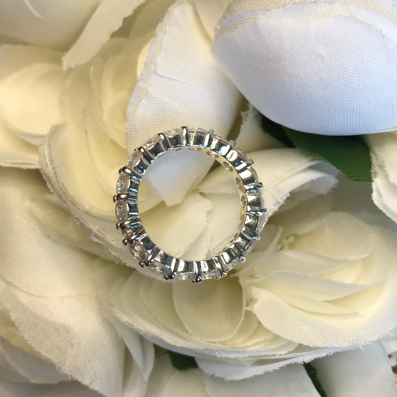 ✨Silver Crystal Cubic Zirconia All Around Ring - Picture 5 of 8